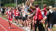 Laufen, Springen, Werfen und Schwimmen – das steht jedes Schuljahr für alle Schülerinnen und Schüler beim Sportabzeichen auf dem Programm. Von Klasse 5 bis Klasse 10 stellen sich alle an der St.-Ursula-Realschule den unterschiedlichen Prüfungen wie Weitsprung, Hochsprung, Ballwurf, Kugelstoßen oder Sprint.
Dieses Jahr hat eine neue Rekordzahl von 264 Schülerinnen und Schülern die Anforderungen für [...]