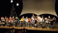 Kurz vor Weihnachten machte sich das Schulorchester der St.-Ursula-Realschule unter der Leitung der Musiklehrer Berthold Wurm und Stefan Weingarten auf in die Stadthalle Attendorn zur Weihnachtsfeier der Werthmann-Werkstätten.
Vor voll besetztem Haus sorgte das Ensemble für allerbeste Weihnachtsstimmung.
Teilweise tanzten die Feiergäste ausgelassen zur Musik, teilweise wurde es besinnlich und somit für alle am letzten Schultag des [...]